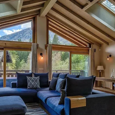 Chalet Hausobert Stylish Alpine Getaway With Stunning Views 木屋 *